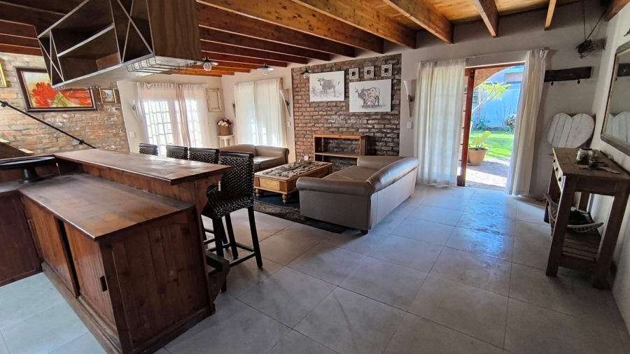 To Let 5 Bedroom Property for Rent in George East Western Cape